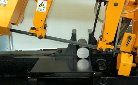 洞口数控带锯床自动送料精度会出现偏差吗？