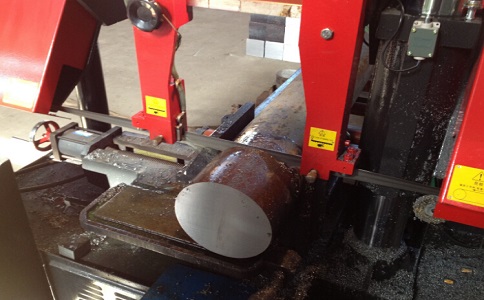 洞口卧式带锯床加工时出现明显振荡如何排查？